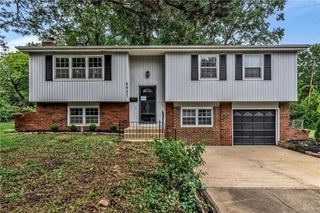 8947 Knox Lane, Overland Park, KS 66212