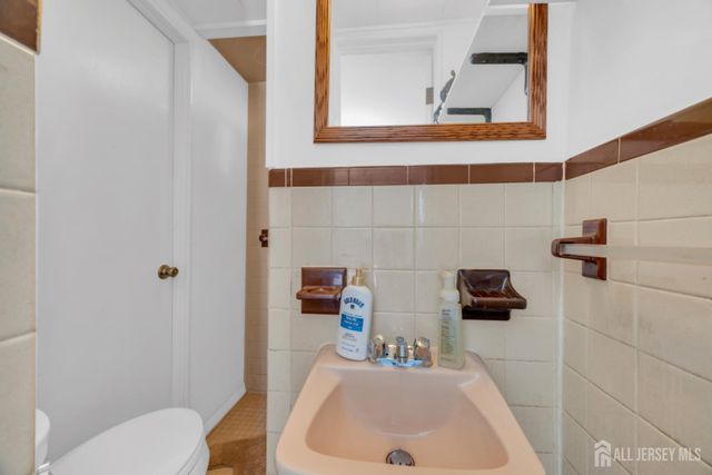 85 Coolidge Avenue, Sayreville, NJ 08859