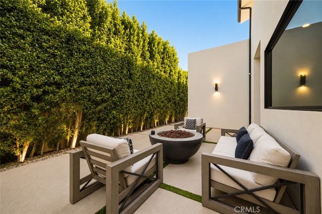 23262 Gonzales Drive, Woodland Hills, CA 91367