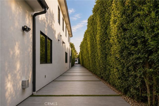 23262 Gonzales Drive, Woodland Hills, CA 91367