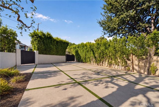 23262 Gonzales Drive, Woodland Hills, CA 91367