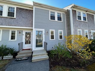 300 Falmouth Rd 6B, Mashpee, MA 02649
