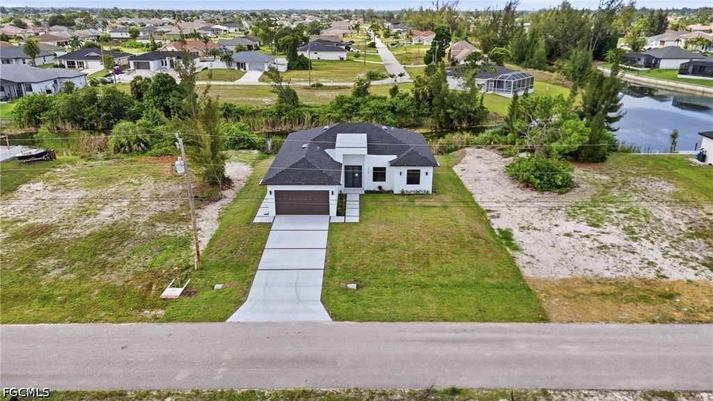 Image 4 of property listing at 2026 NW 21st ST, Cape Coral, FL 33993