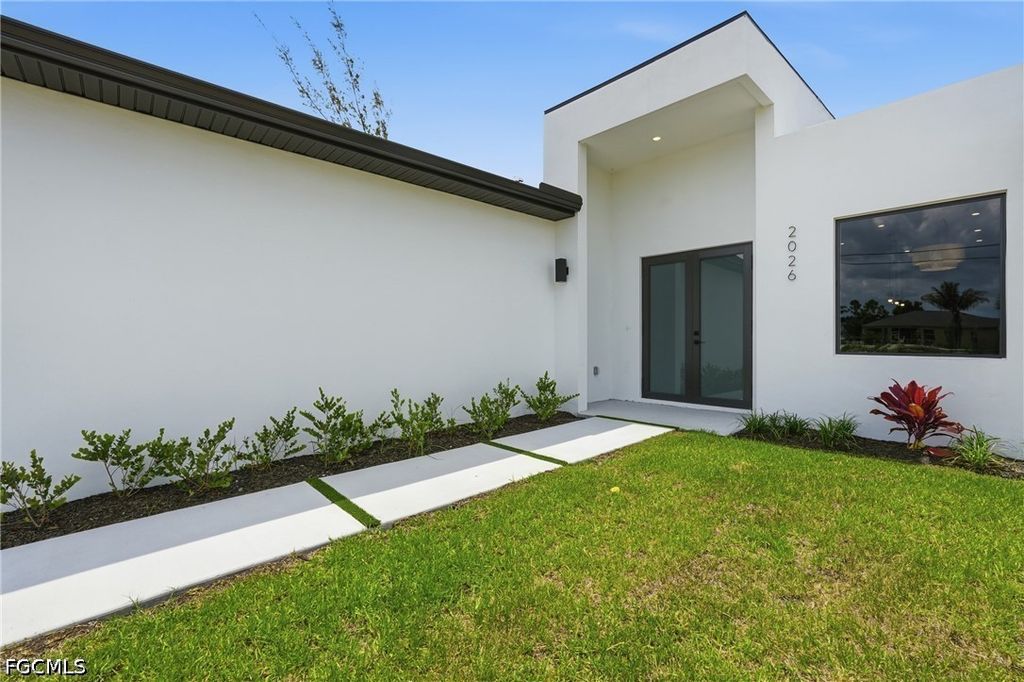 Image 7 of property listing at 2026 NW 21st ST, Cape Coral, FL 33993