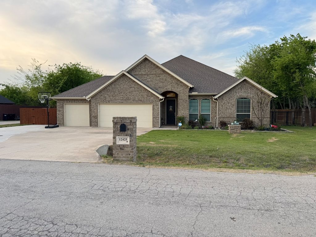 12425 Geraldine Drive, Fort Worth, TX 76126