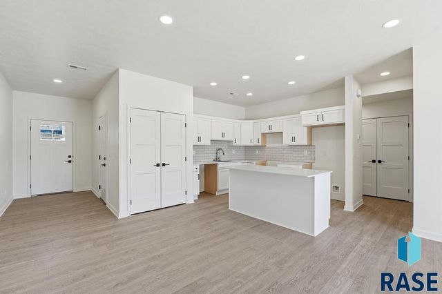 9212 W Ark Pl Place, Sioux Falls, SD 57106