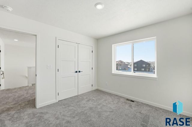 9212 W Ark Pl Place, Sioux Falls, SD 57106