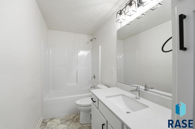 9212 W Ark Pl Place, Sioux Falls, SD 57106