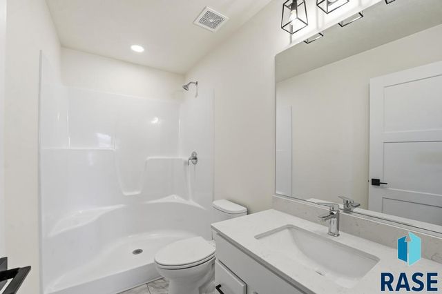 9212 W Ark Pl Place, Sioux Falls, SD 57106