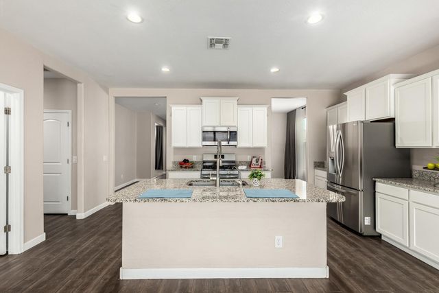 10773 W Swayback Pass, Peoria, AZ 85383