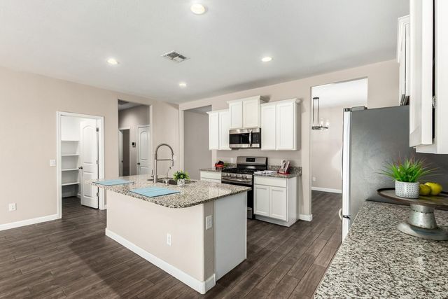 10773 W Swayback Pass, Peoria, AZ 85383