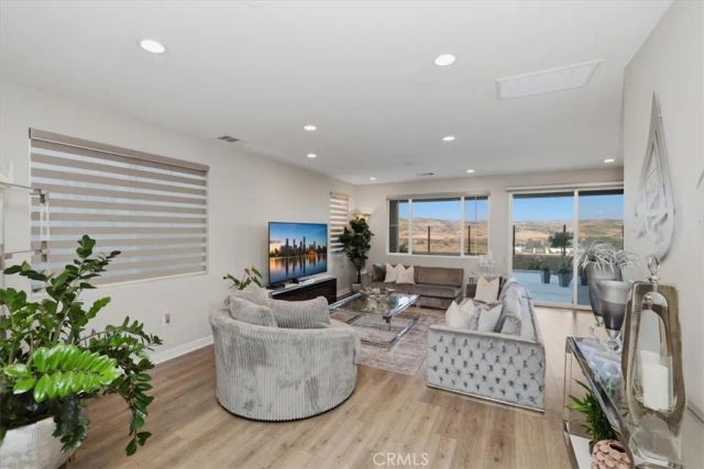 2826 Hillsten Way, Corona, CA 92883