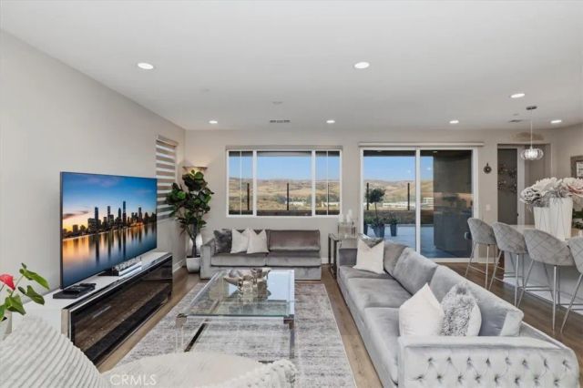 2826 Hillsten Way, Corona, CA 92883