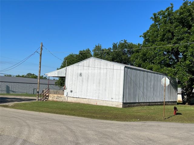 324 N 9th Avenue, Stroud, OK 74079