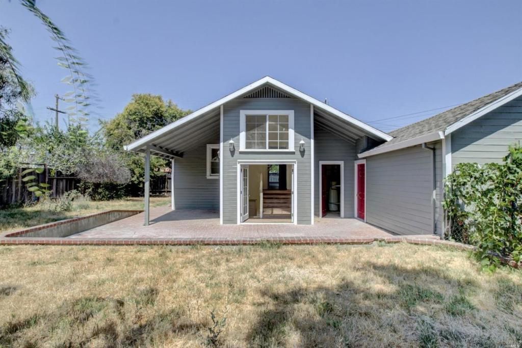 Image 10 of property listing at 206 Crest Street, Antioch, CA 94509