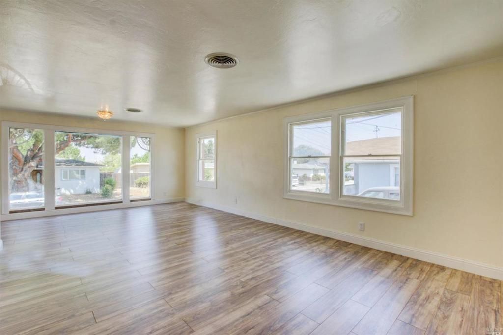 Image 2 of property listing at 206 Crest Street, Antioch, CA 94509