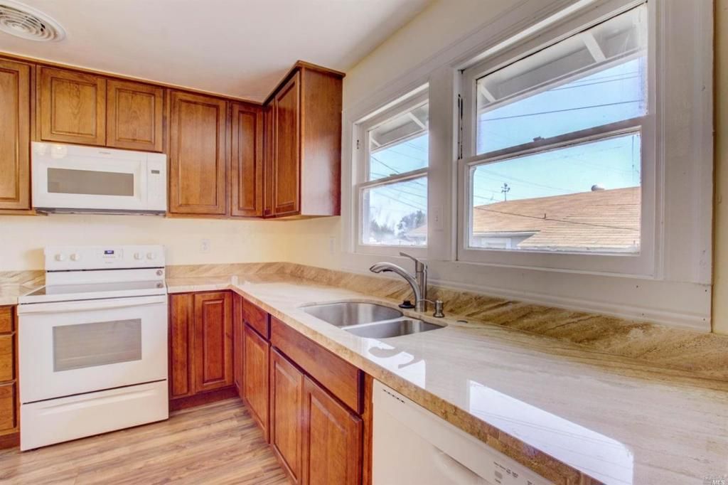Image 5 of property listing at 206 Crest Street, Antioch, CA 94509
