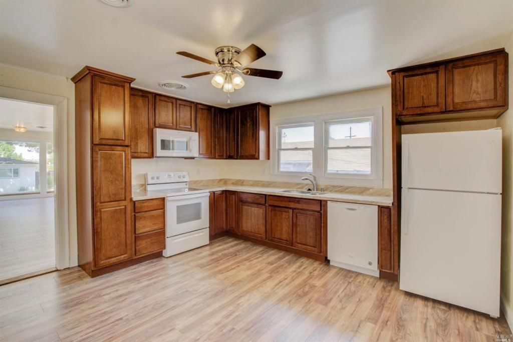 Image 7 of property listing at 206 Crest Street, Antioch, CA 94509