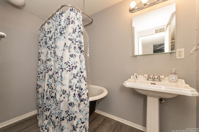 2401 COUNTY ROAD 343, Hondo, TX 78861