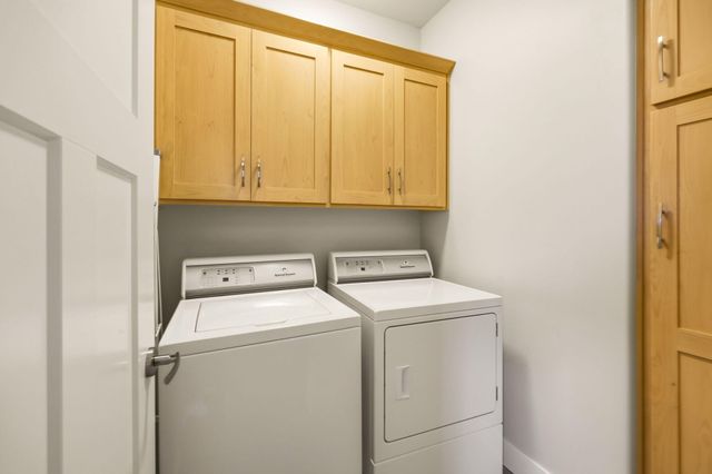 550 Windsong Way, Medford, OR 97504