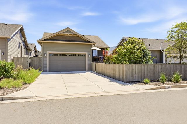 550 Windsong Way, Medford, OR 97504