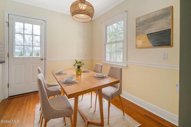 2212 Niskayuna Drive, Niskayuna, NY 12309