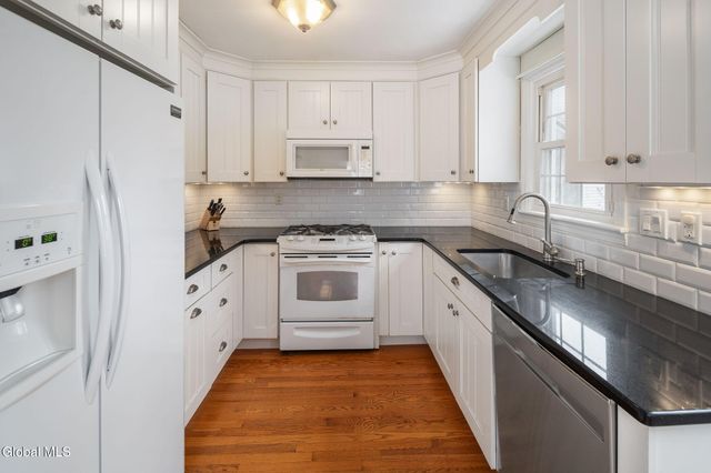 2212 Niskayuna Drive, Niskayuna, NY 12309