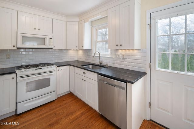 2212 Niskayuna Drive, Niskayuna, NY 12309