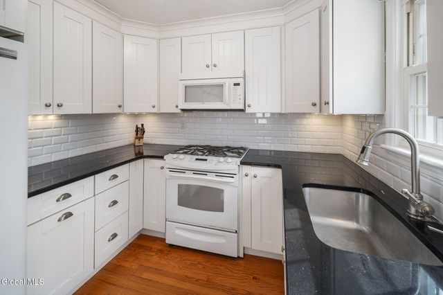 2212 Niskayuna Drive, Niskayuna, NY 12309