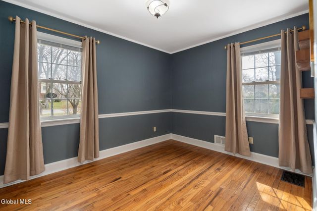 2212 Niskayuna Drive, Niskayuna, NY 12309