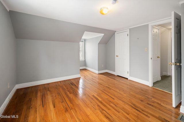 2212 Niskayuna Drive, Niskayuna, NY 12309