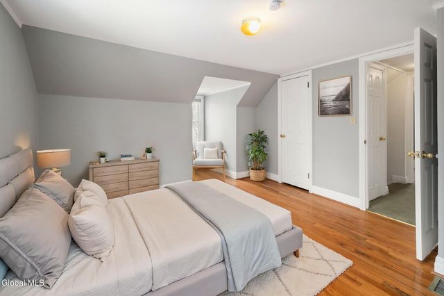 2212 Niskayuna Drive, Niskayuna, NY 12309