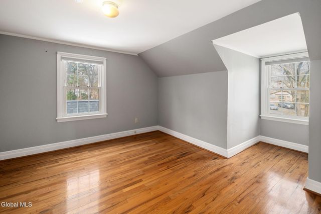 2212 Niskayuna Drive, Niskayuna, NY 12309