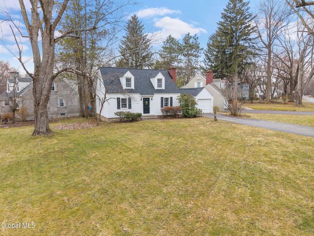 2212 Niskayuna Drive, Niskayuna, NY 12309