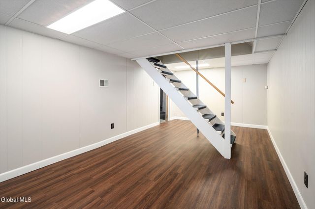 2212 Niskayuna Drive, Niskayuna, NY 12309