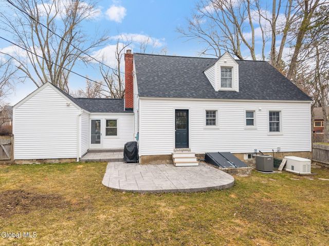 2212 Niskayuna Drive, Niskayuna, NY 12309