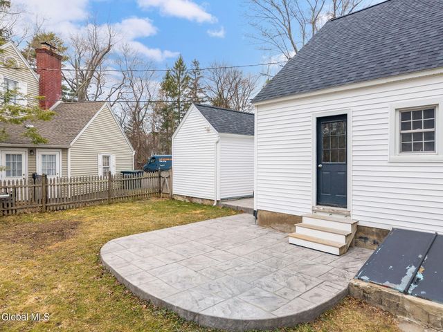 2212 Niskayuna Drive, Niskayuna, NY 12309