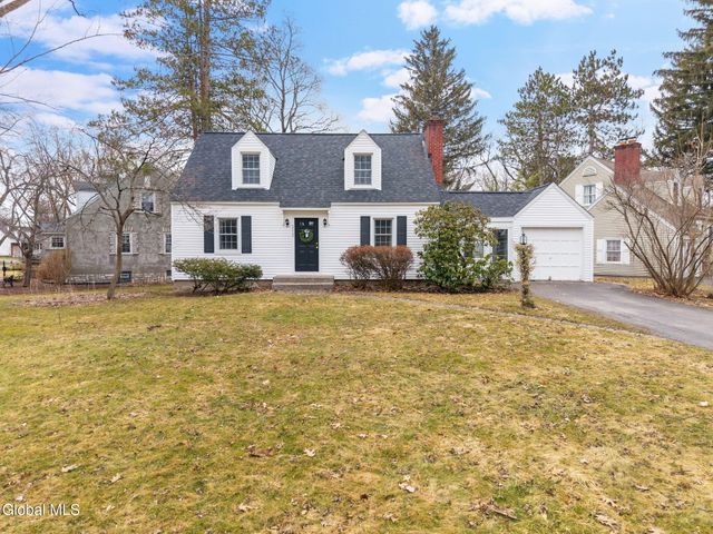 2212 Niskayuna Drive, Niskayuna, NY 12309