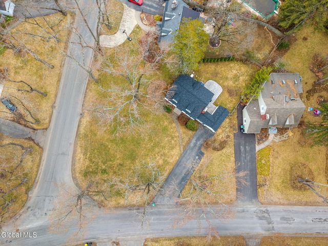 2212 Niskayuna Drive, Niskayuna, NY 12309