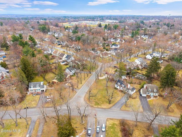 2212 Niskayuna Drive, Niskayuna, NY 12309