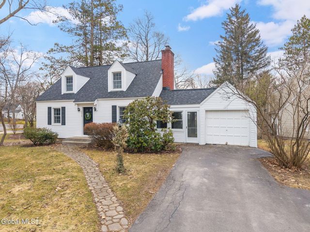 2212 Niskayuna Drive, Niskayuna, NY 12309