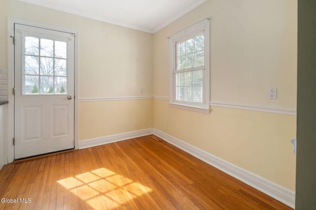 2212 Niskayuna Drive, Niskayuna, NY 12309