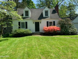 2212 Niskayuna Drive, Niskayuna, NY 12309