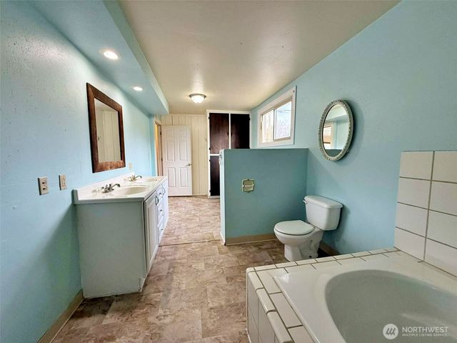 219 Mossyrock Avenue, Mossyrock, WA 98564