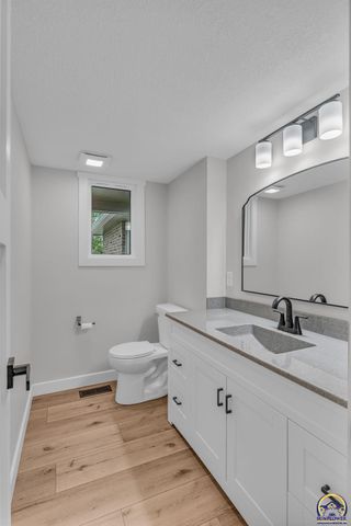 1508 SW Ward PKY, Topeka, KS 66604