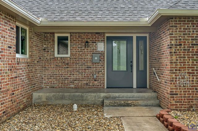 1508 SW Ward PKY, Topeka, KS 66604