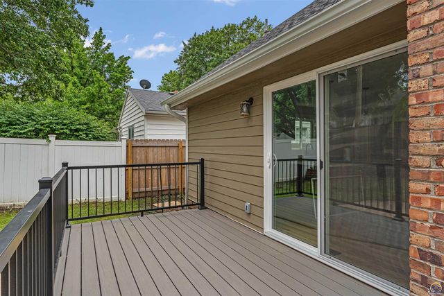 1508 SW Ward PKY, Topeka, KS 66604