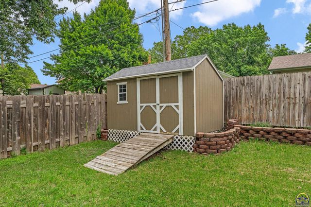 1508 SW Ward PKY, Topeka, KS 66604