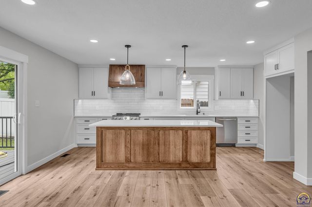 1508 SW Ward PKY, Topeka, KS 66604