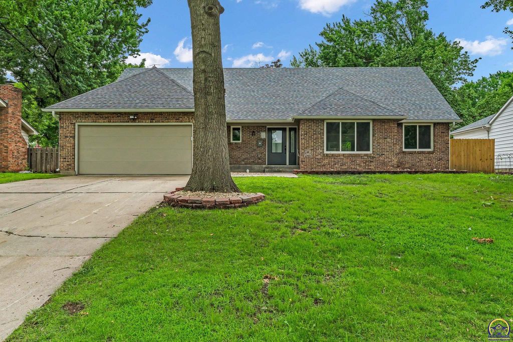 1508 SW Ward PKY, Topeka, KS 66604